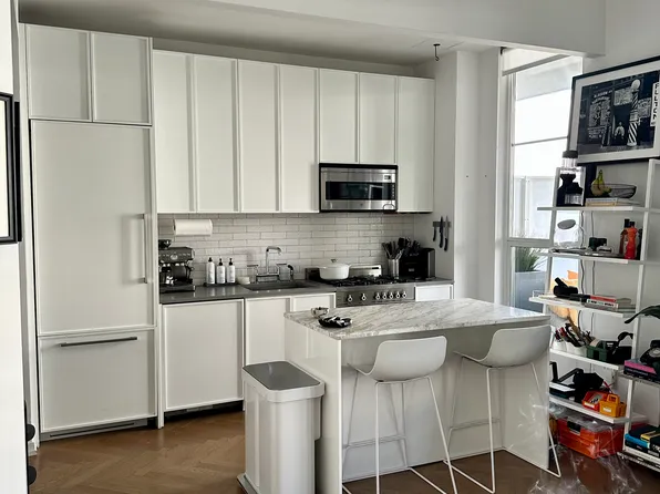 184 Kent Avenue image 4 of 19