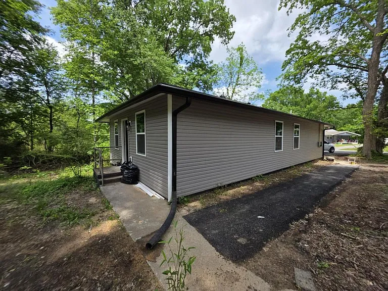 220 S Fisk Ave — Photo 1