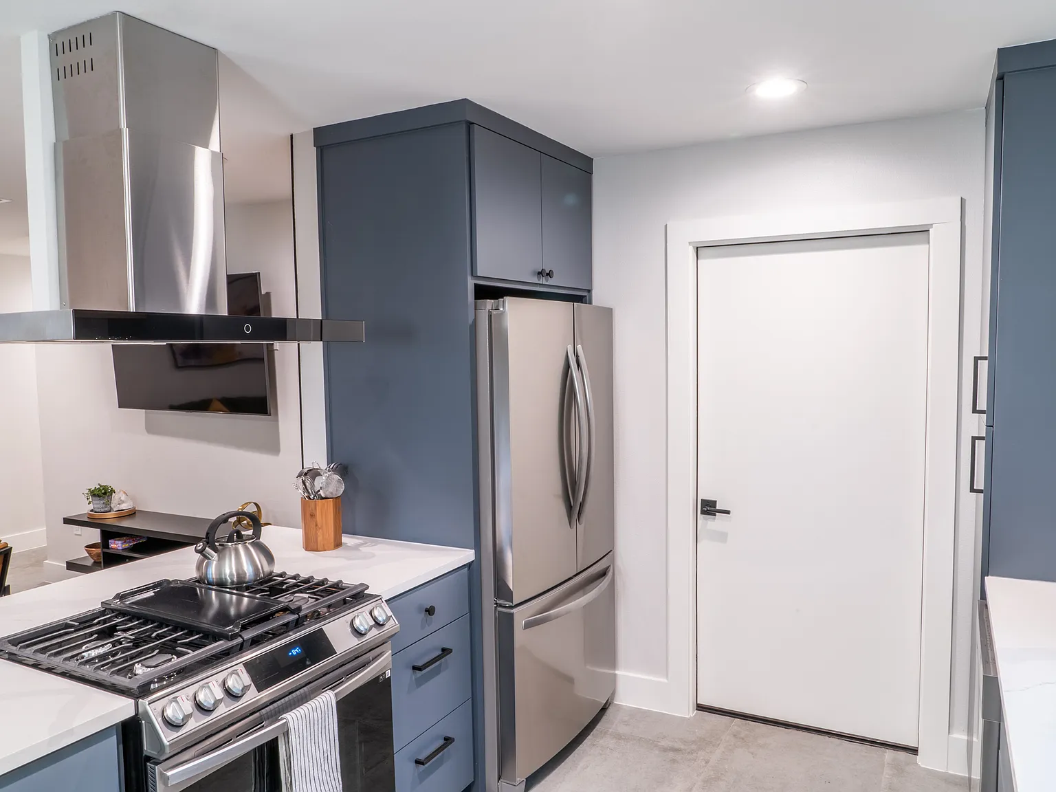 3 bed, $5,000 — Photo 2