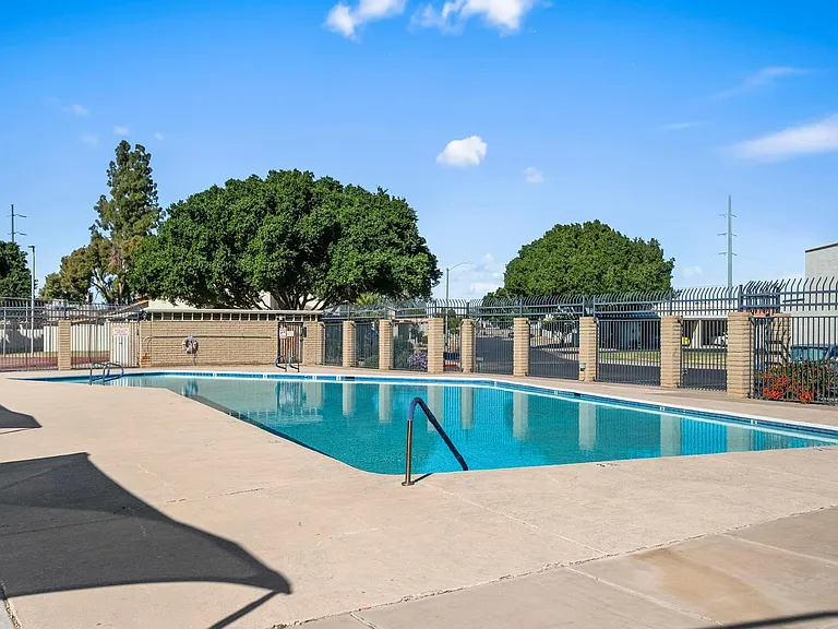 2355 W Voltaire Ave — Photo 16