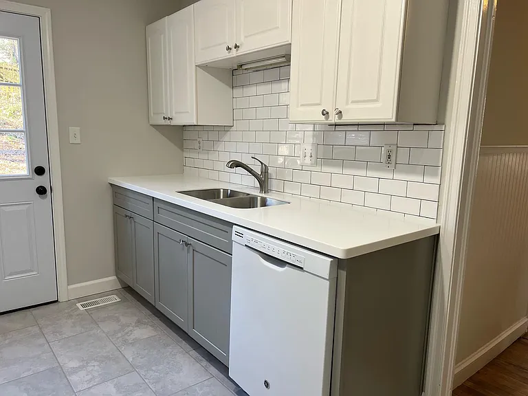 471 Gift Ave SE — Photo 10
