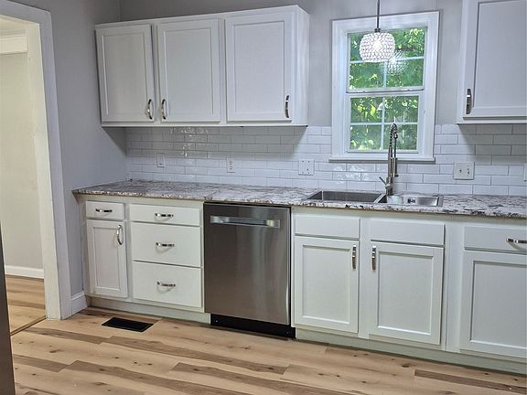 4th image of 1740 W 37th Pl