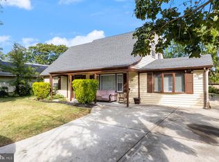 38 Hamilton Ln, Willingboro, NJ 08046