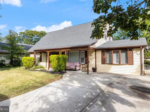 38 Hamilton Ln, Willingboro, NJ 08046