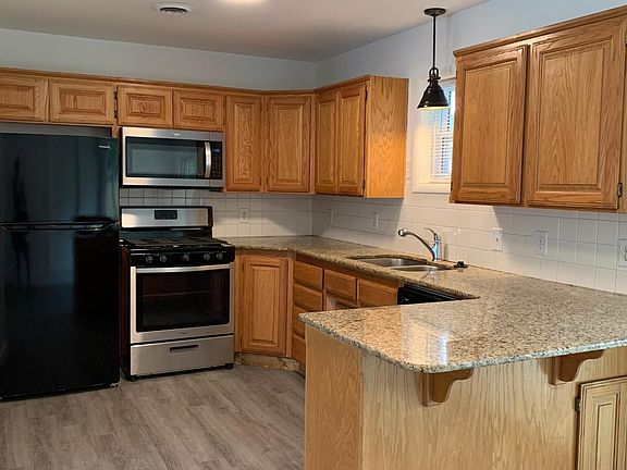 Kitchen. New appliances. Gas stove.