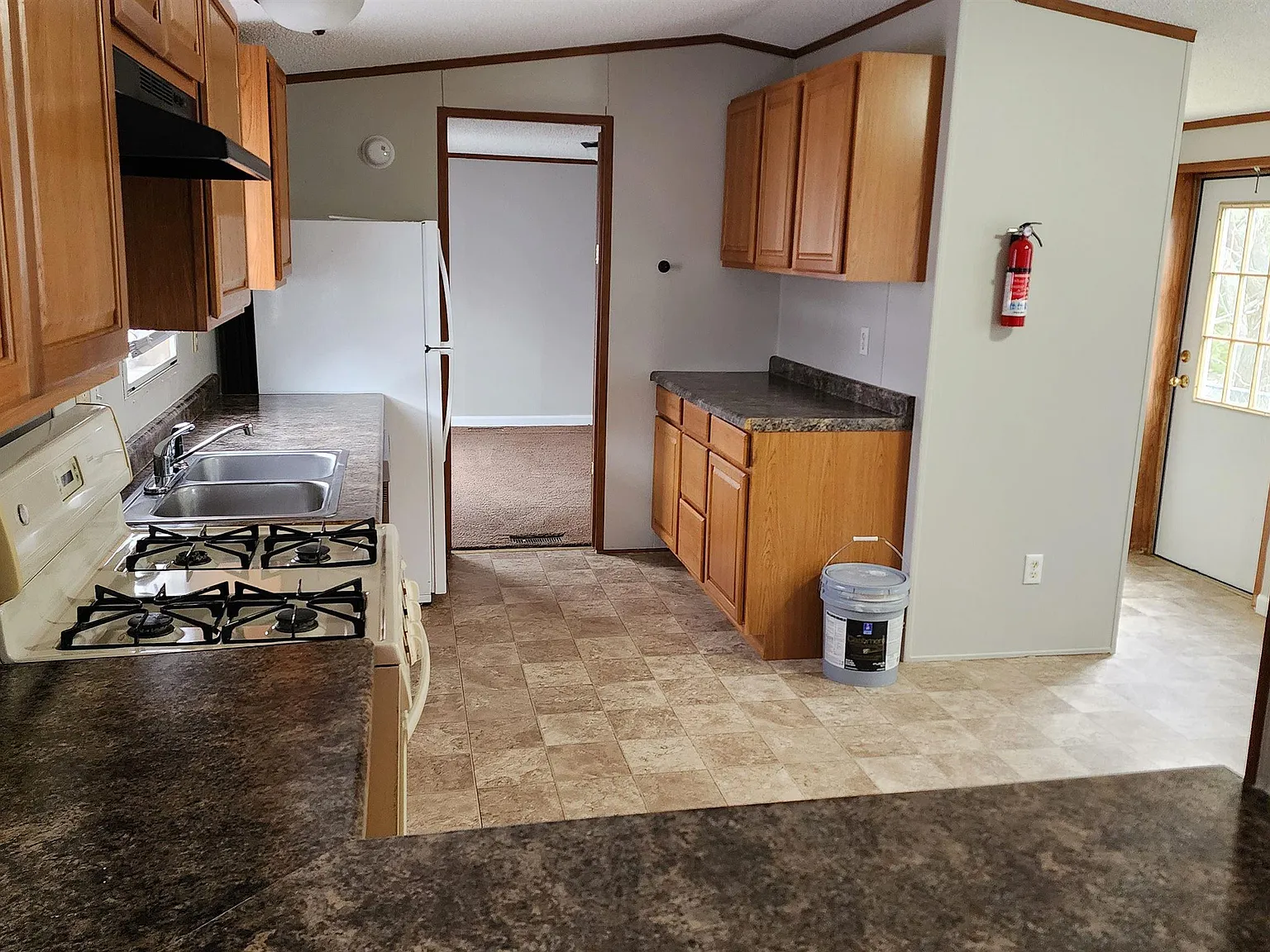 3 bed, 2.0 bath, 1225 sqft, $900 — Photo 4