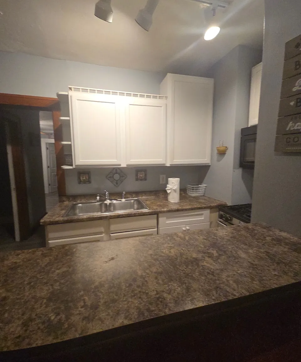 3 bed, 1000 sqft, $2,000 — Photo 4