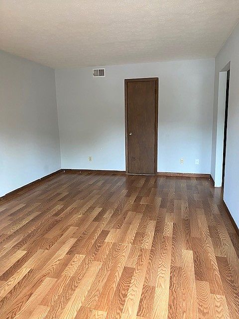 1st image of 3103 Essary Dr APT 3