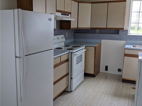 4th image of 2215 Katherine Dr