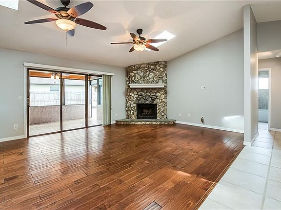3rd image of 954 Niblick Dr