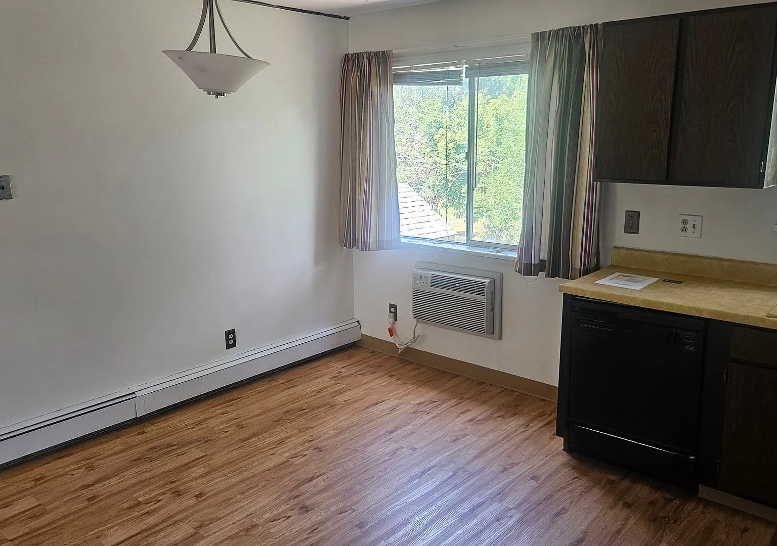 Cute 2 Bedroom In Midtown — Photo 2
