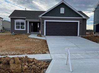 333 Valley Bluff Dr, Wentzville, MO 63385