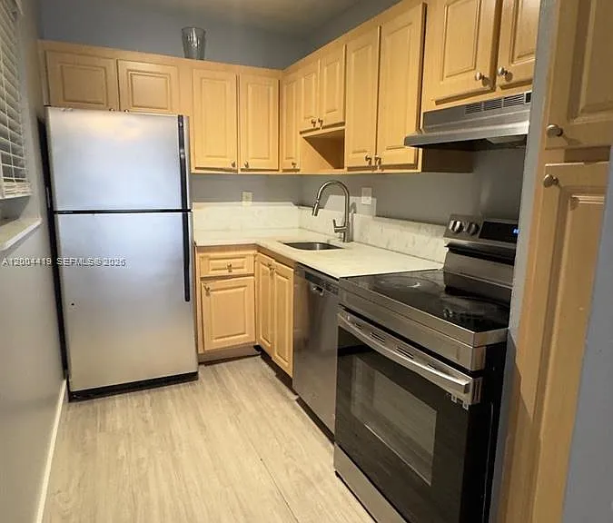 1421 NW 45th St #5 — Photo 2