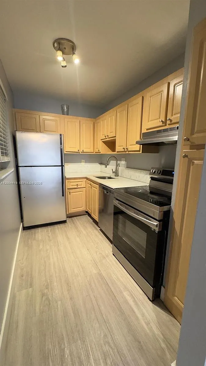 Building Photo - 1421 NW 45th St #5