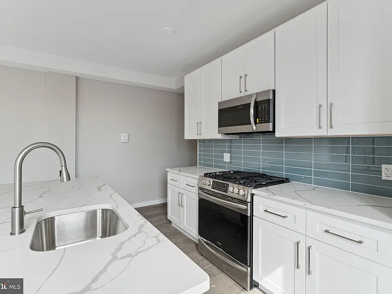 1648 Ridge Ave #401 — Photo 2