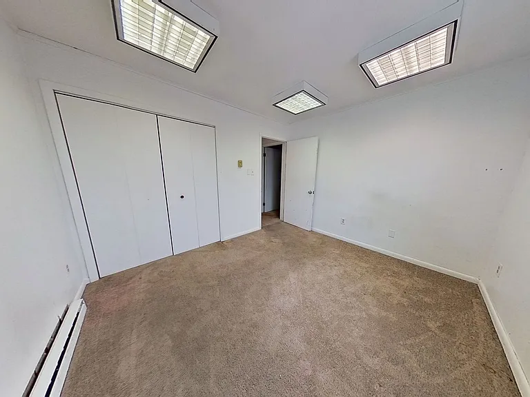 463 E Market Ave — Photo 8