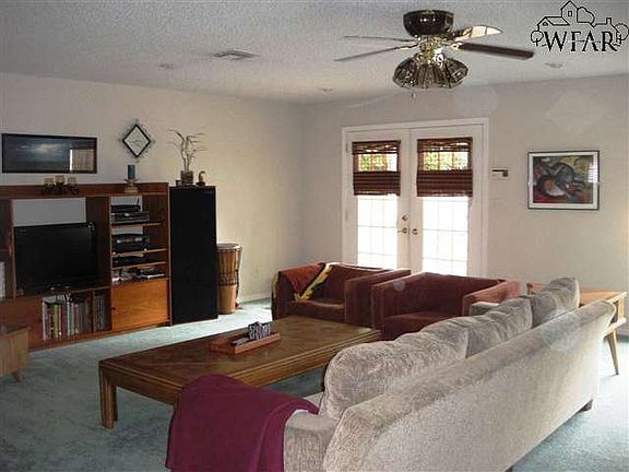 5th image of 3220 Carol Ann St