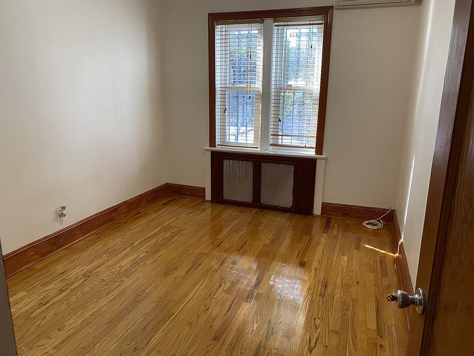 1st image of 1340 E 51st St #B