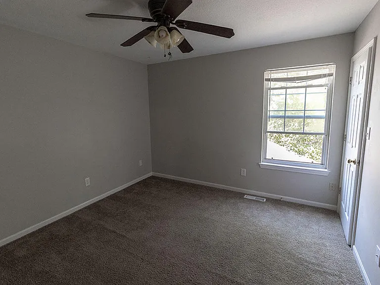 5569 E Pinehurst Ln — Photo 14