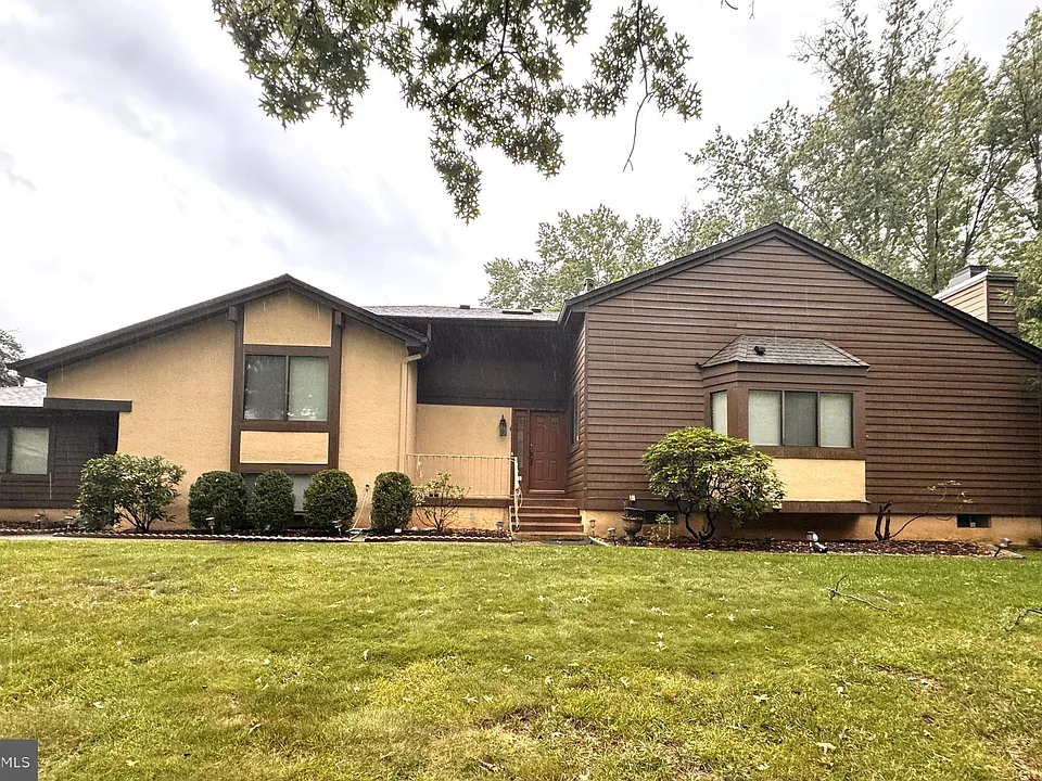 173 Sayre Dr