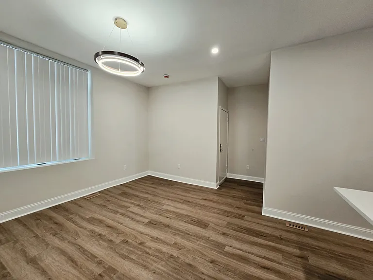 1009 S Claremont Ave #1 — Photo 6