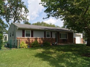 11 Downing St, Toms River, NJ 08755