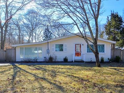 42 School St, Hampton Bays, NY, 11946