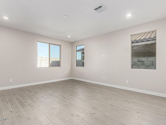 5th image of 23206 W FLORENCE Avenue