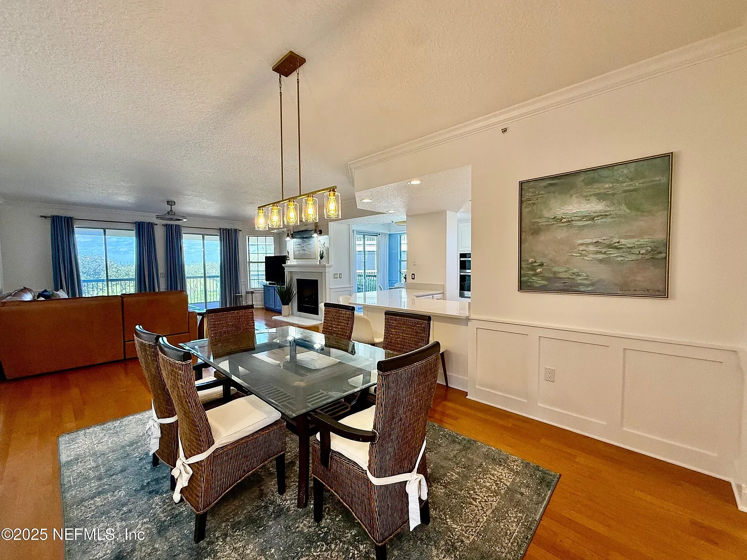 3 bed, 3.0 bath, 2239 sqft, $4,645 — Photo 2