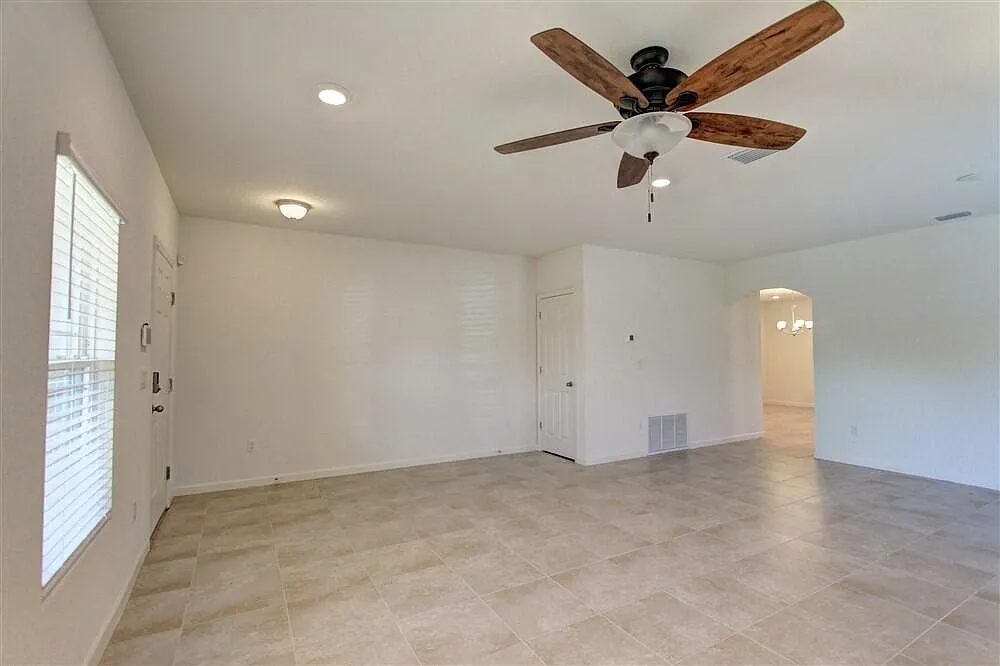 3 bed, 2.0 bath, 1790 sqft, $2,400 — Photo 3