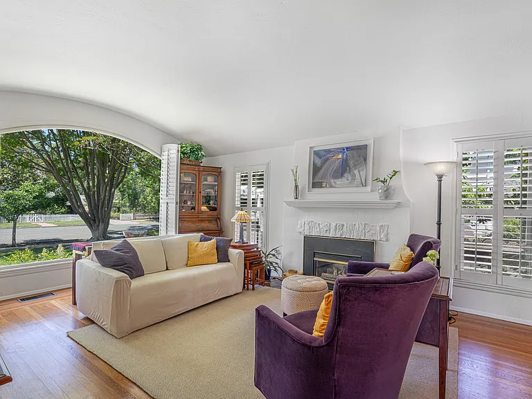 1208 McDonald Ave — Photo 3