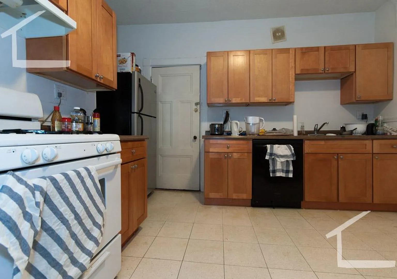 Nice 2 bed in Allston — Photo 4