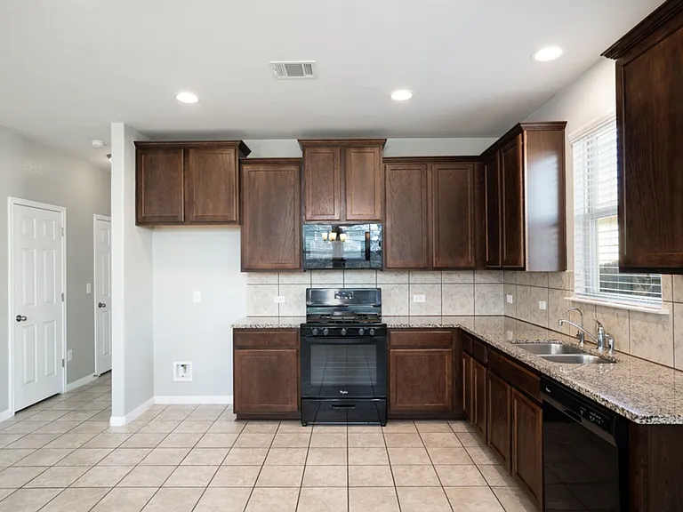 156 Triumph Rd — Photo 5