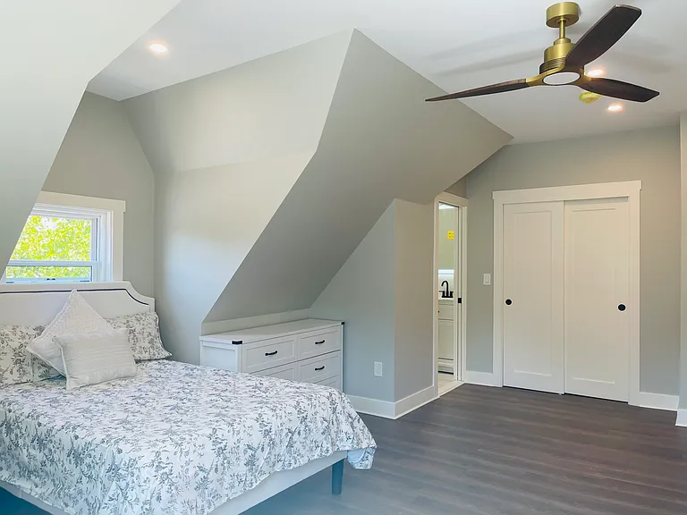 610 Cambridge St — Photo 2