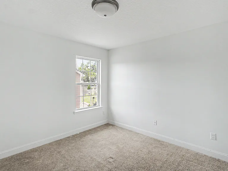 390 Fairview Cir — Photo 21