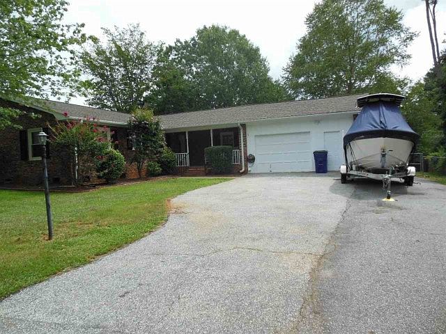 1st image of 610 Spencer Cir
