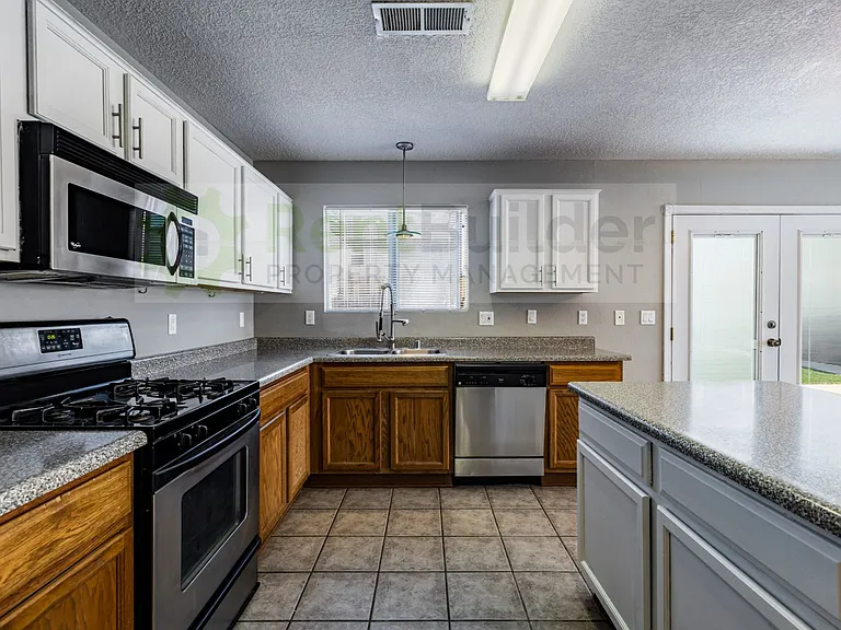 8309 Crimson Ave NE — Photo 10