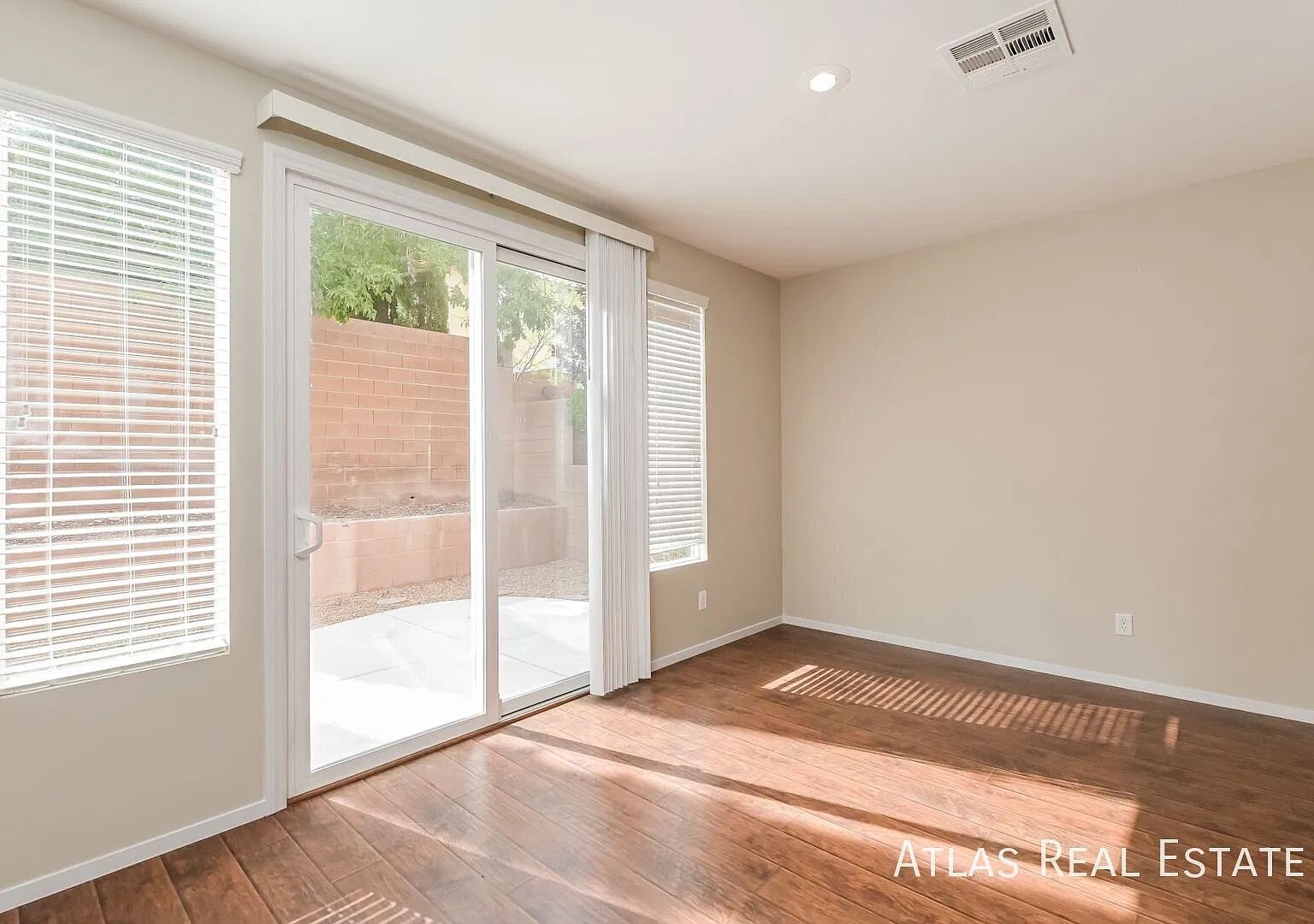 You Found It, You Loved It, You Rented It! 4 Bedroom Home With Bedroom On 1st Floor Near W. Cactu... — Photo 3