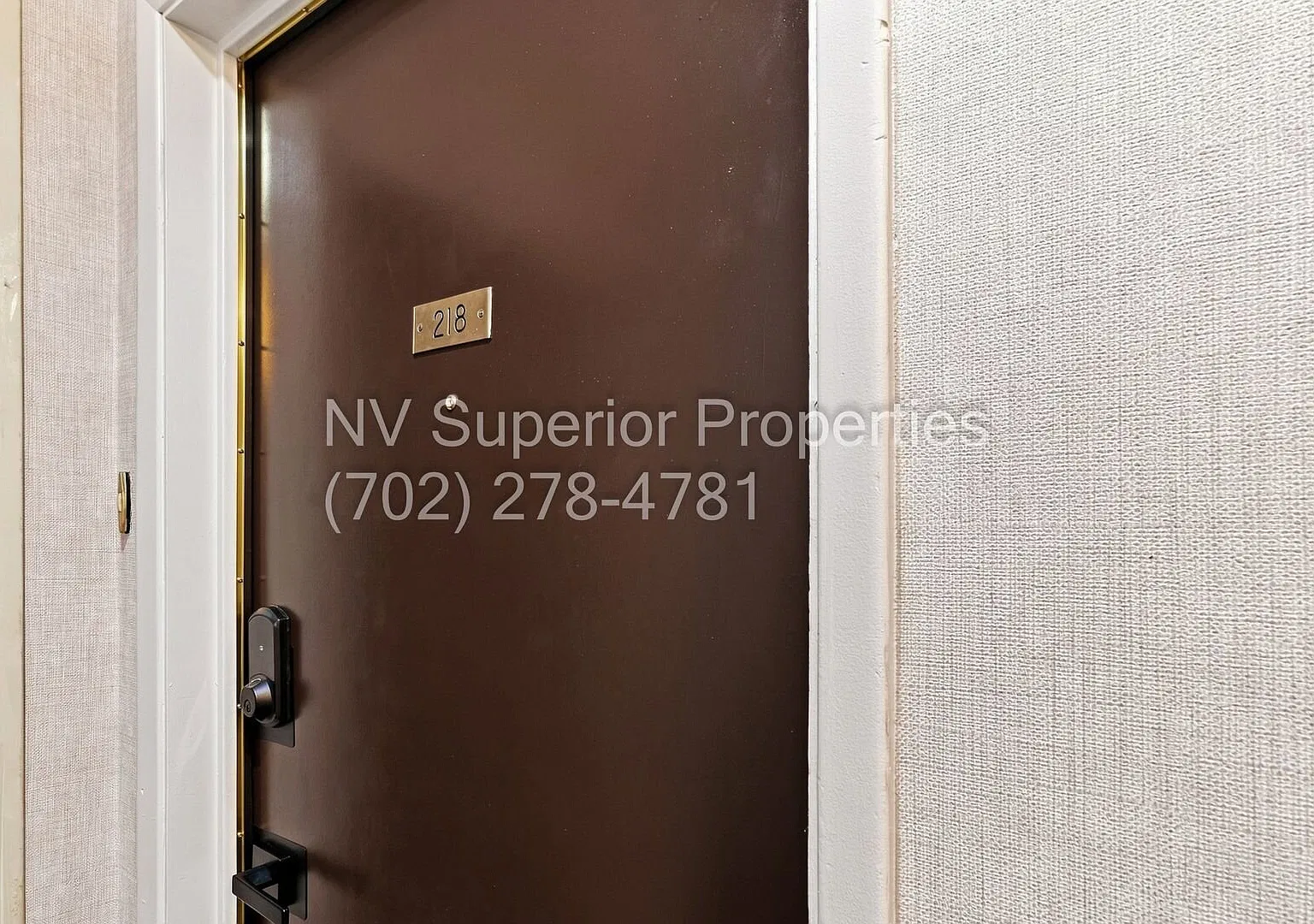 SE!! Regency Towers Guard Gated!! Remodeled!! No Carpet!! Close to Strip and Covention Center!! — Photo 4
