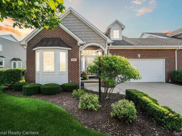 321 Asbury Ct, Highland, MI 48357