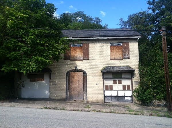 2nd image of 925 James St
