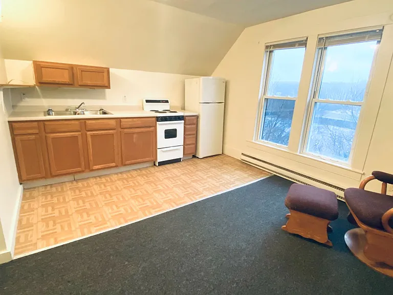 83 Gage St — Photo 4