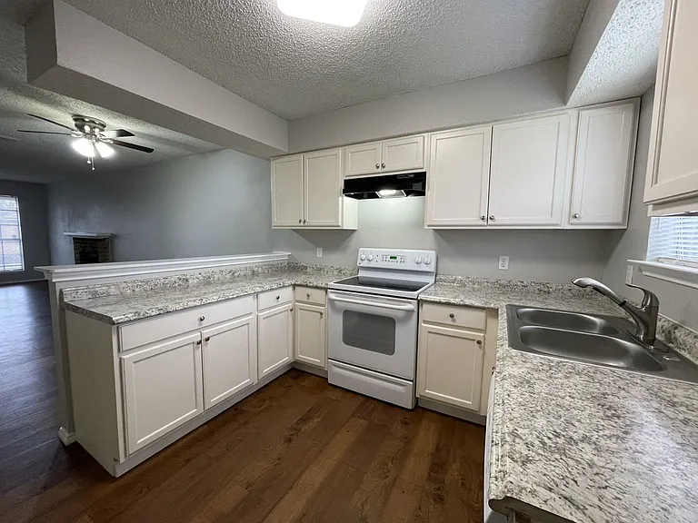 2503 Indigo Ln — Photo 5