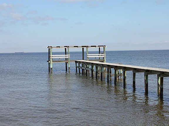 4th image of 2009 Avenue A