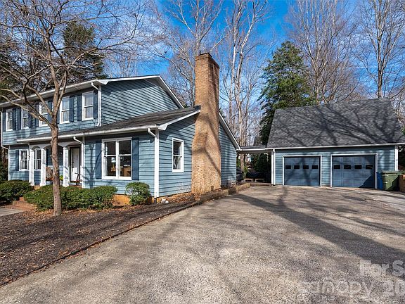 4th image of 1080 Peachtree Ln
