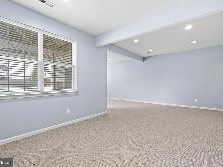 22667 Flowing Spring Sq — Photo 32