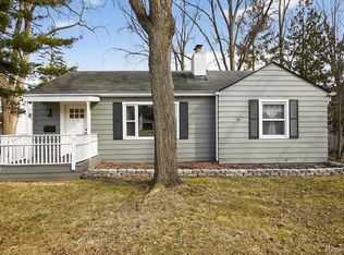 23170 Hawthorne St, Farmington, MI 48336