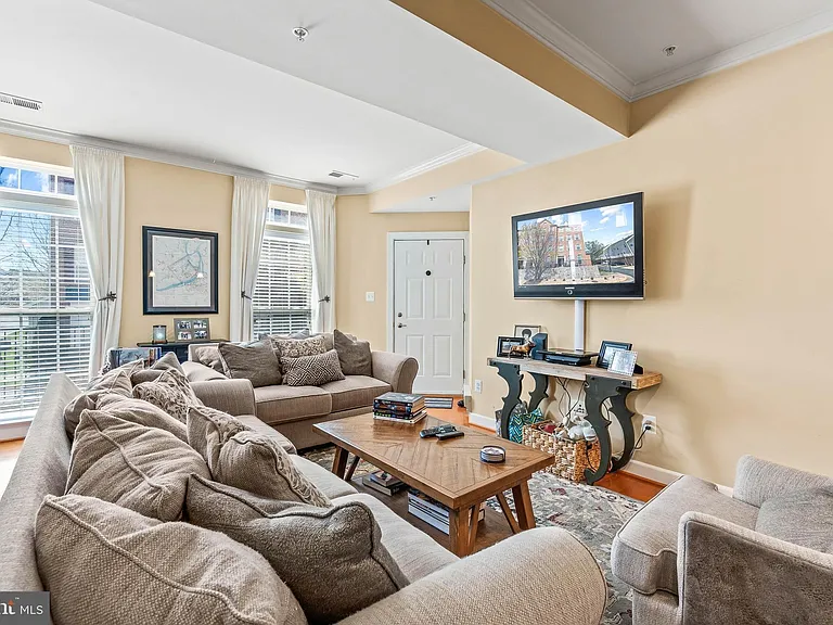 15164 Lancashire Dr — Photo 7