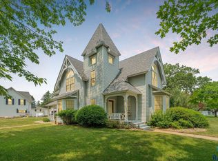 412 E 8th St, Dell Rapids, SD 57022