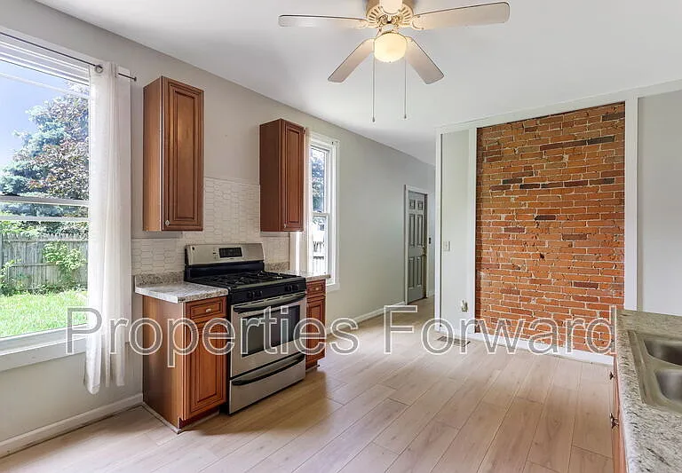 673 E Sycamore St — Photo 15